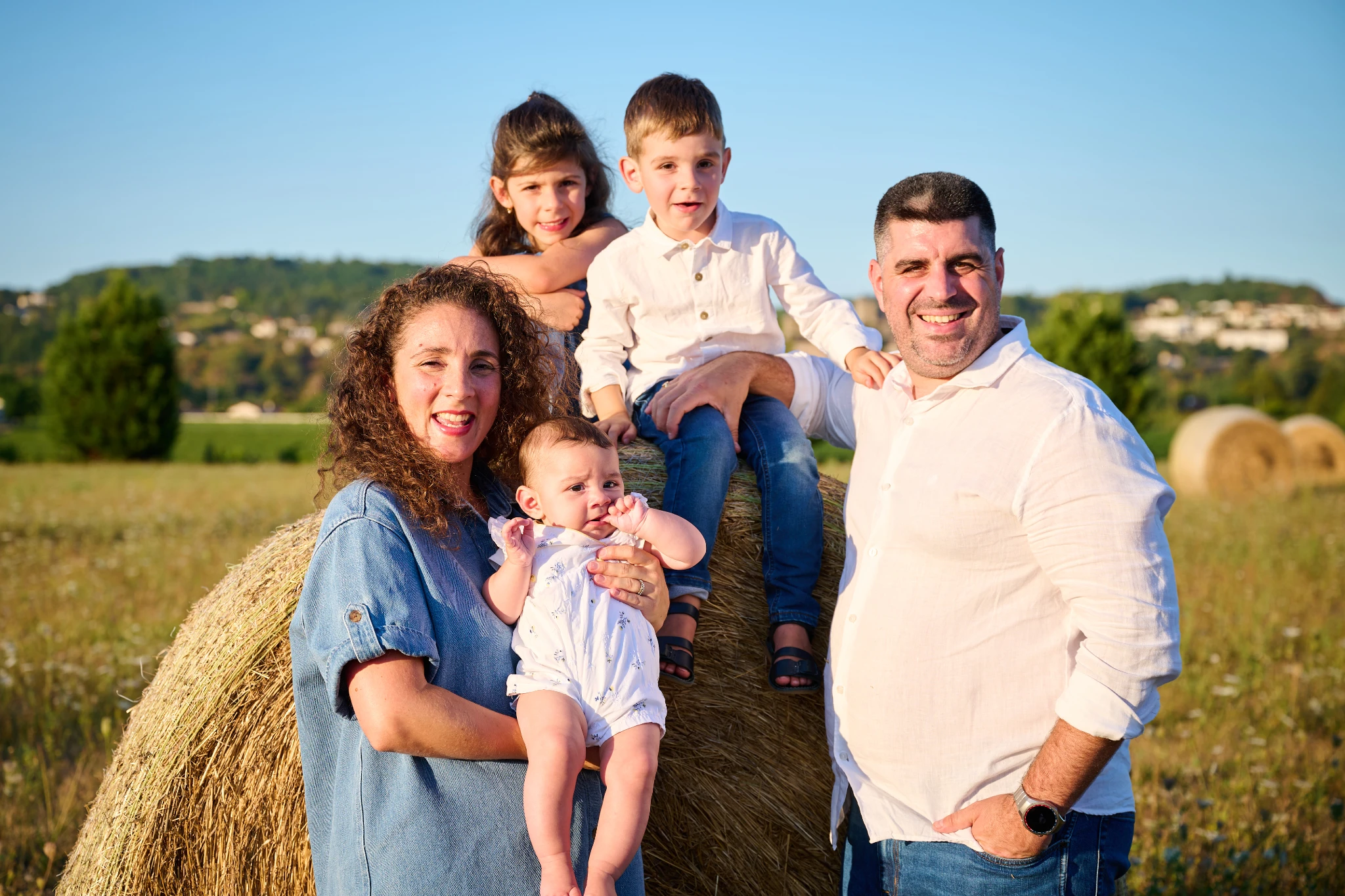 Séance Photo Estivale & Décor Champêtre – Photographe Famille Lot